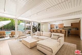 1908 N Beverly Dr - Photo 4 of 8