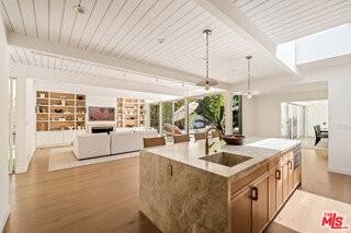 1908 N Beverly Dr - Photo 5 of 8