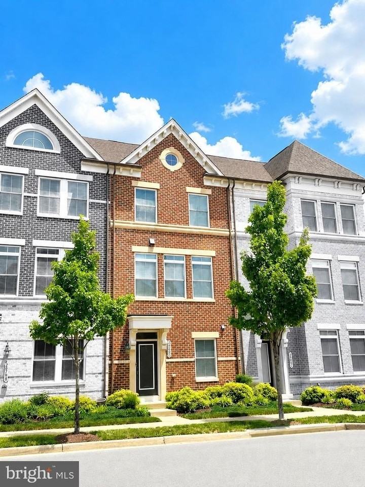 20800 Duxbury Ter