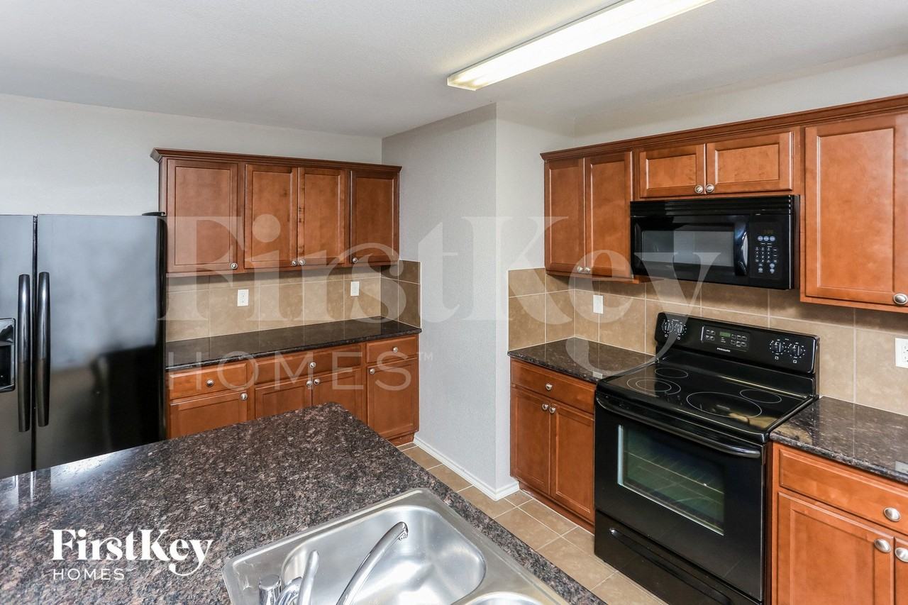 1221 Koto Wood Dr - Photo 5 of 15