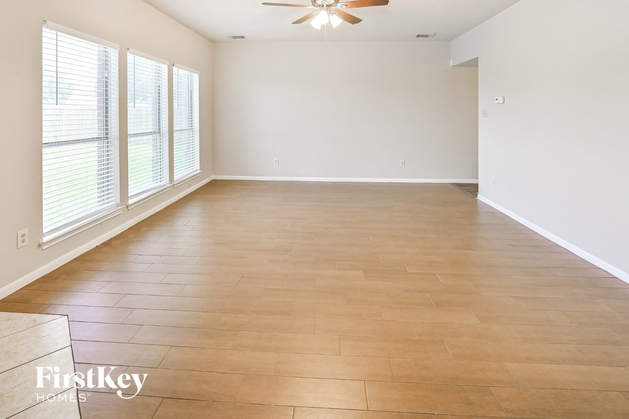 3805 Redbud Dr - Photo 2 of 15