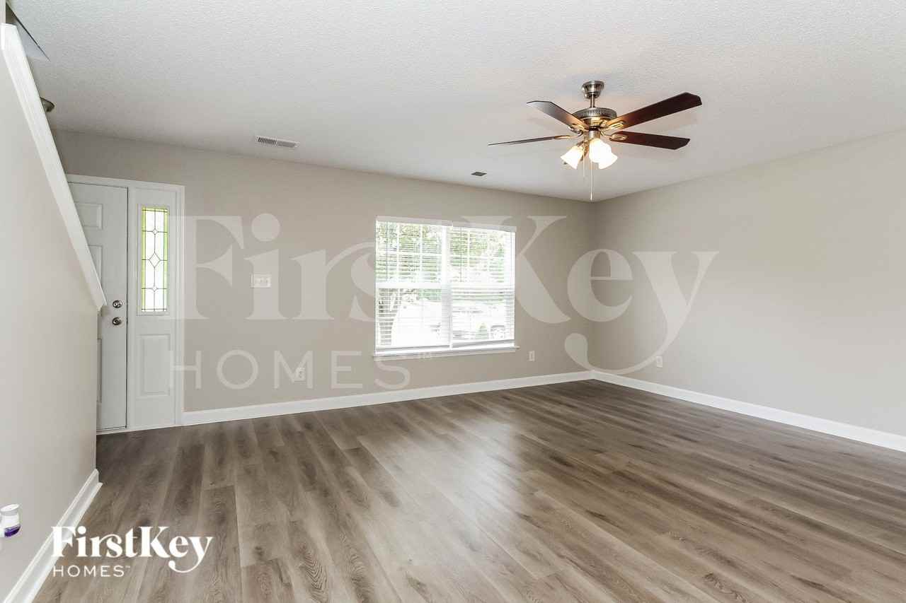 2217 Thorn Crest Dr - Photo 3 of 15