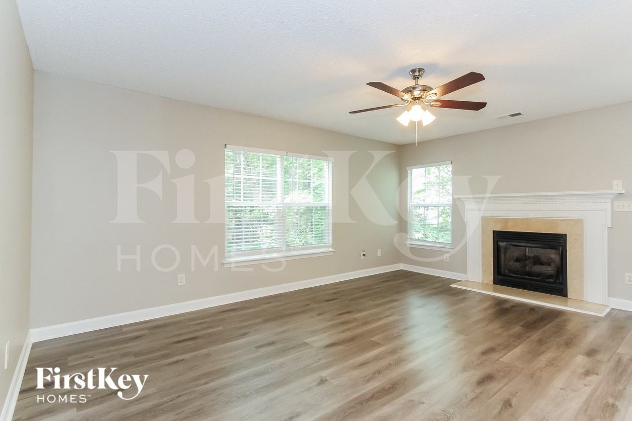 2217 Thorn Crest Dr - Photo 4 of 15