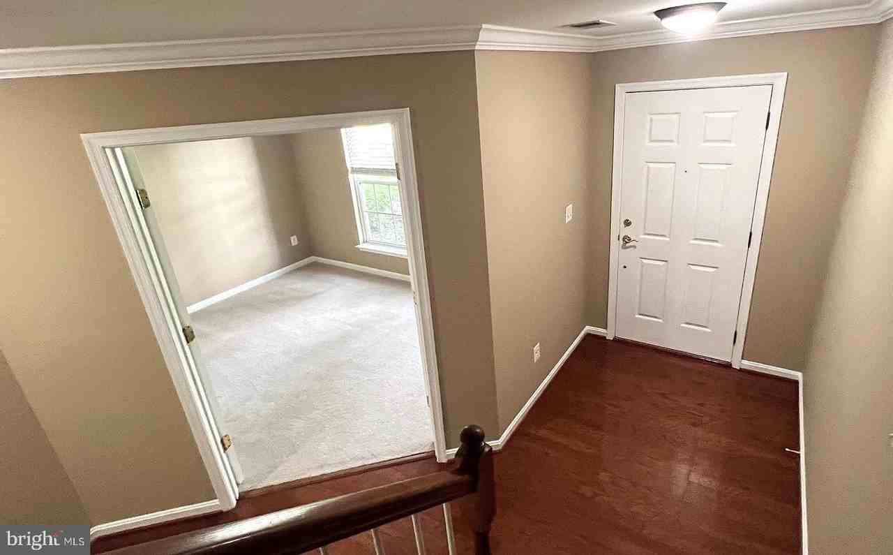 44314 Cornish Ln - Photo 3 of 41