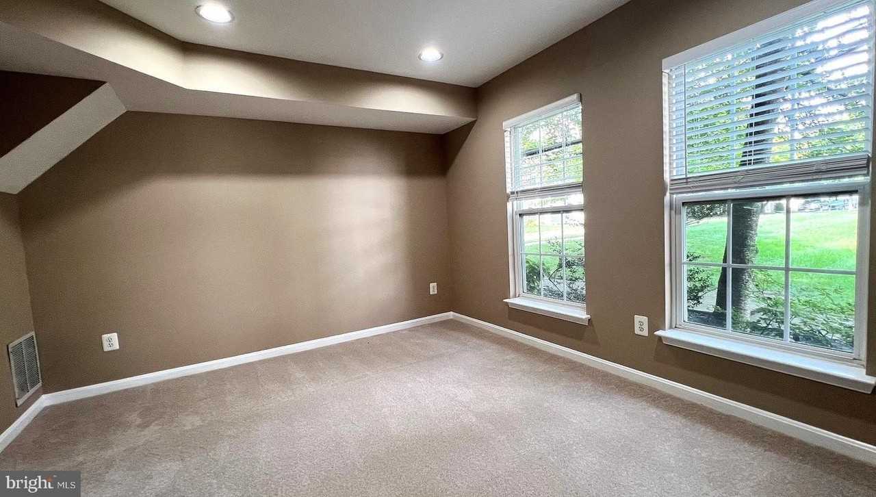 44314 Cornish Ln - Photo 4 of 41
