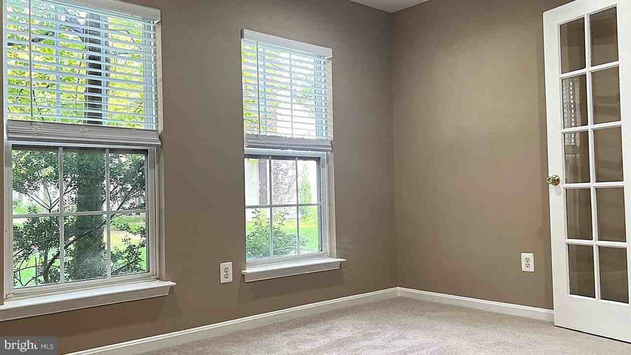 44314 Cornish Ln - Photo 5 of 41