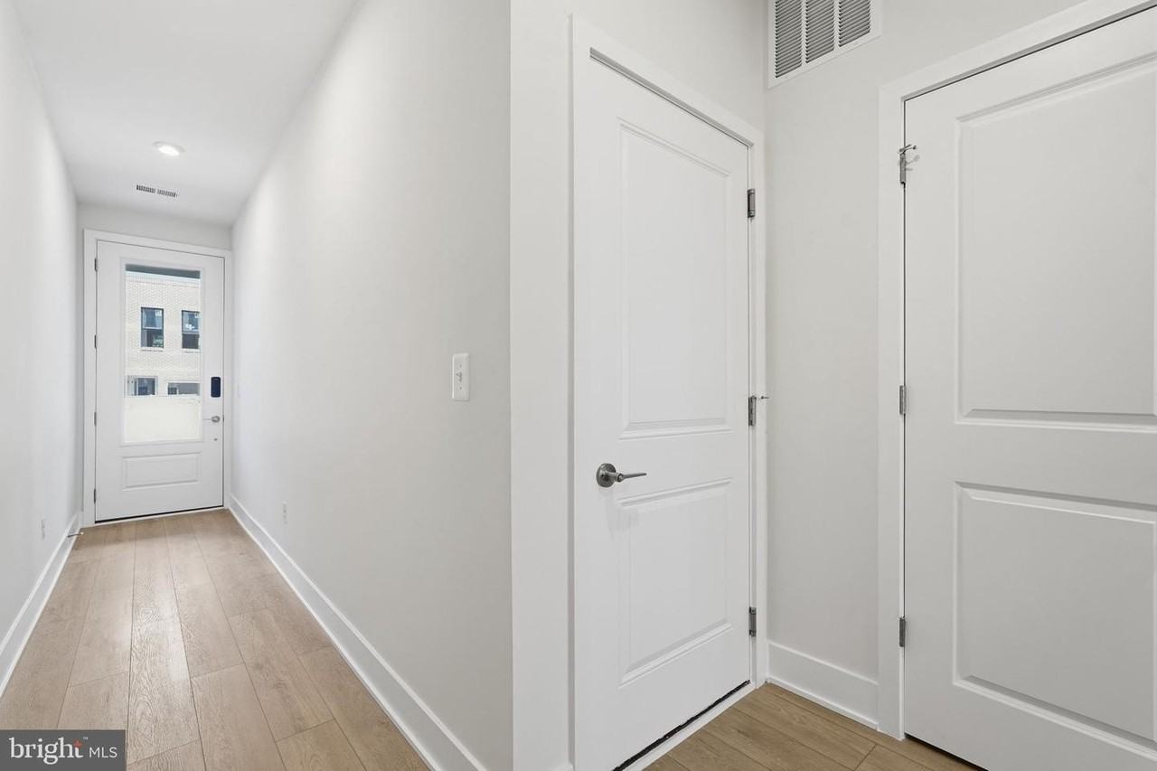 42200 Shining Star Sq - Photo 2 of 23