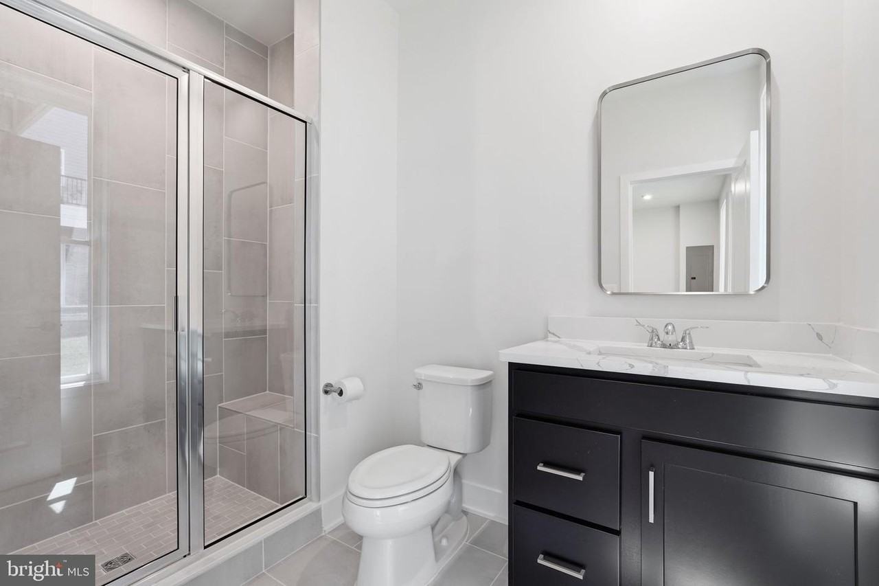 42200 Shining Star Sq - Photo 5 of 23