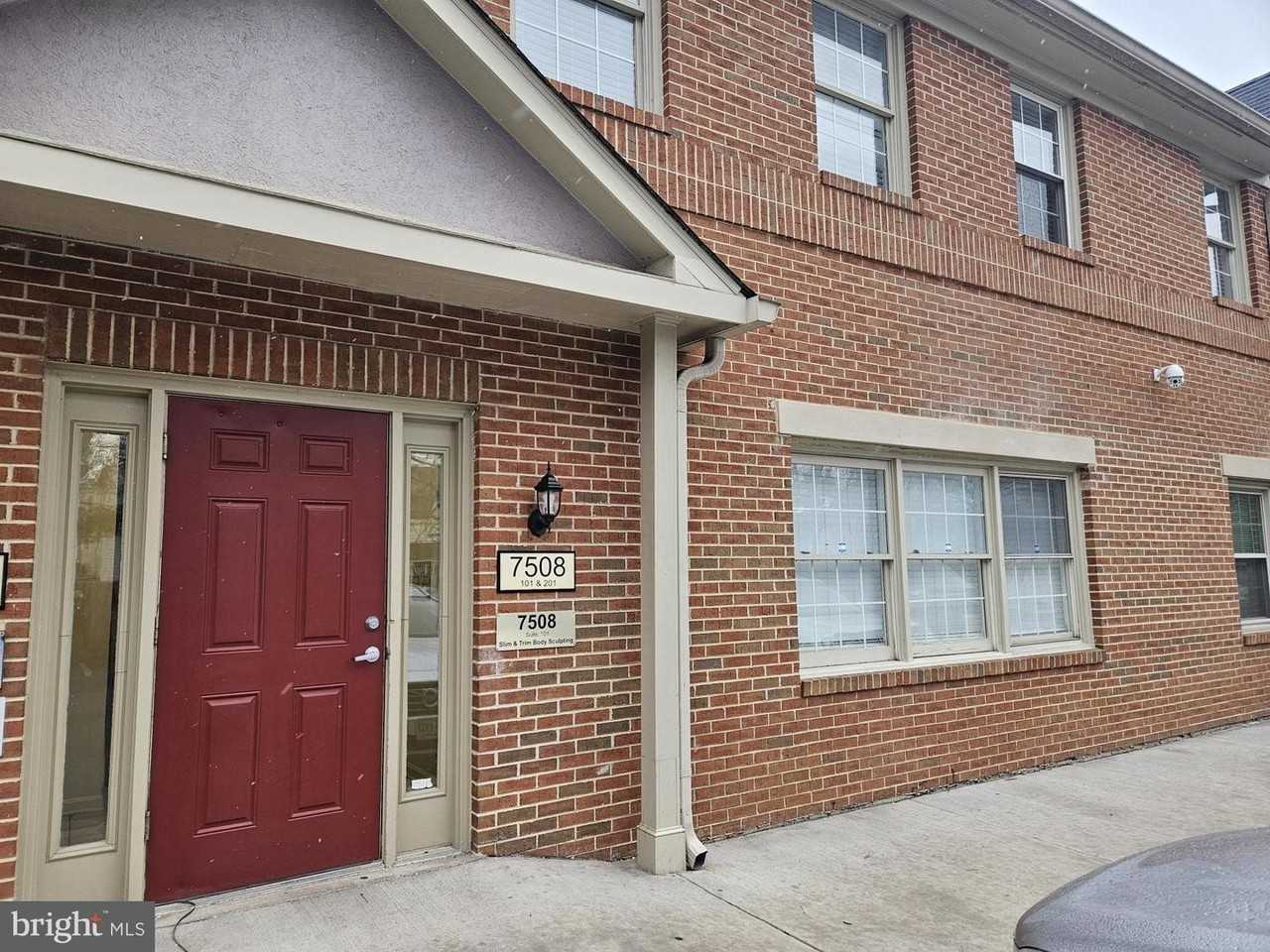 7508 Diplomat Dr - Photo 4 of 25
