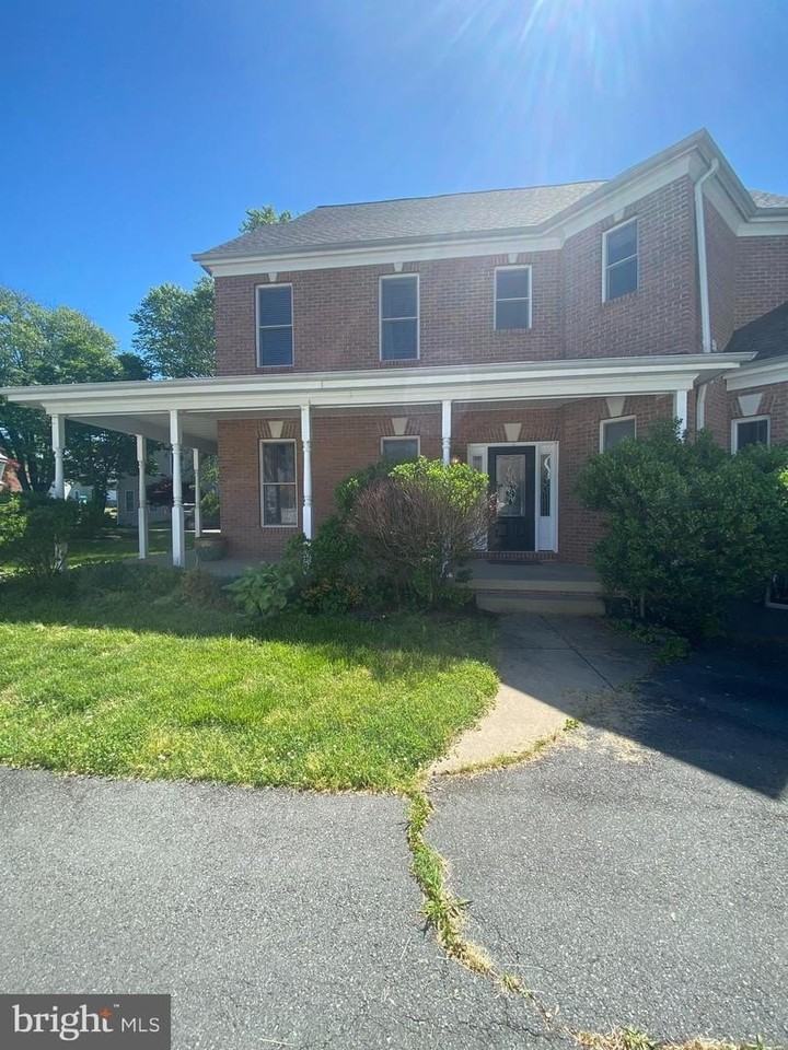 1101 Sea View Ave - Photo 2 of 27