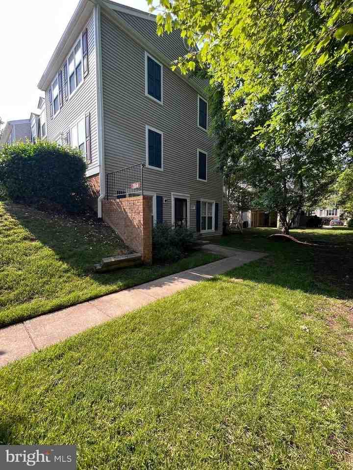 2864 Madeira Ct