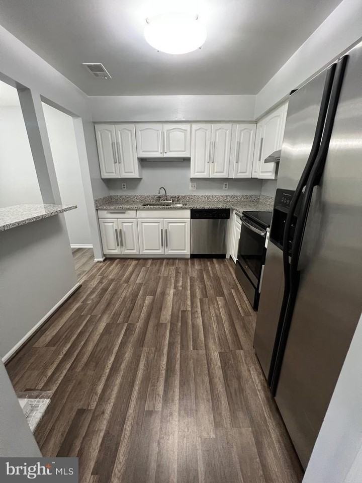 2864 Madeira Ct - Photo 2 of 20