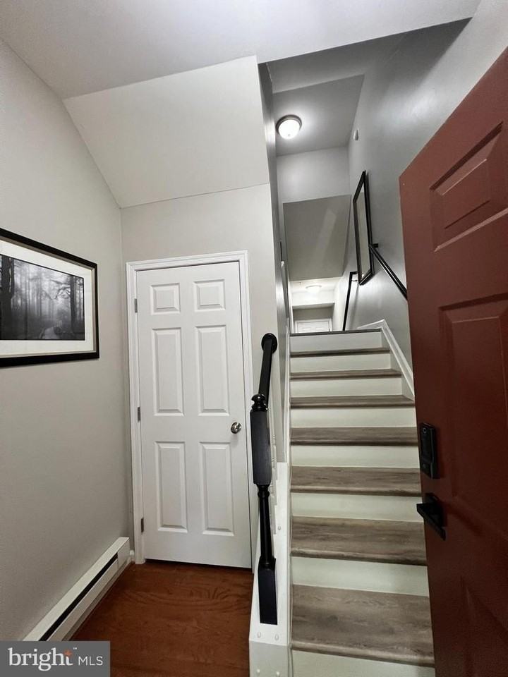 2621 Eastbourne Dr - Photo 3 of 33