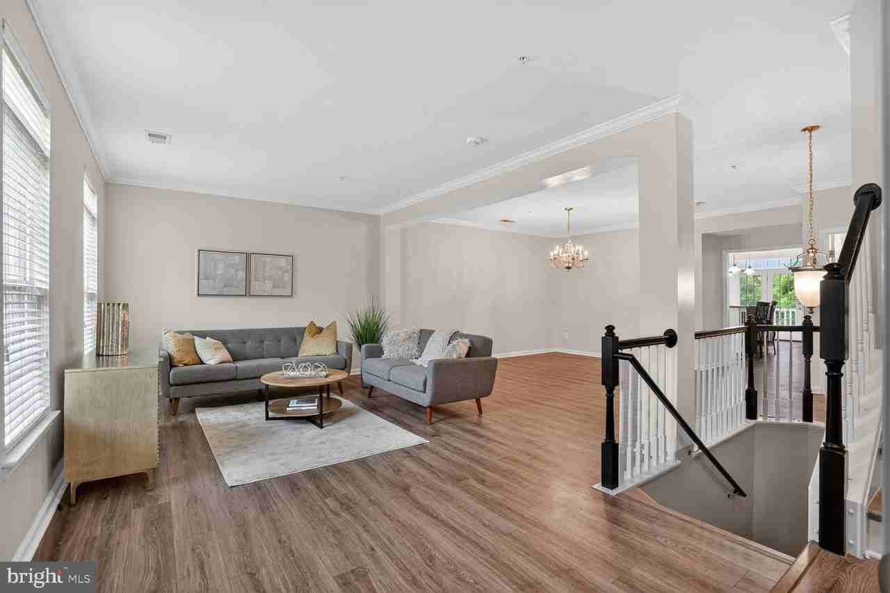 2621 Eastbourne Dr - Photo 5 of 33