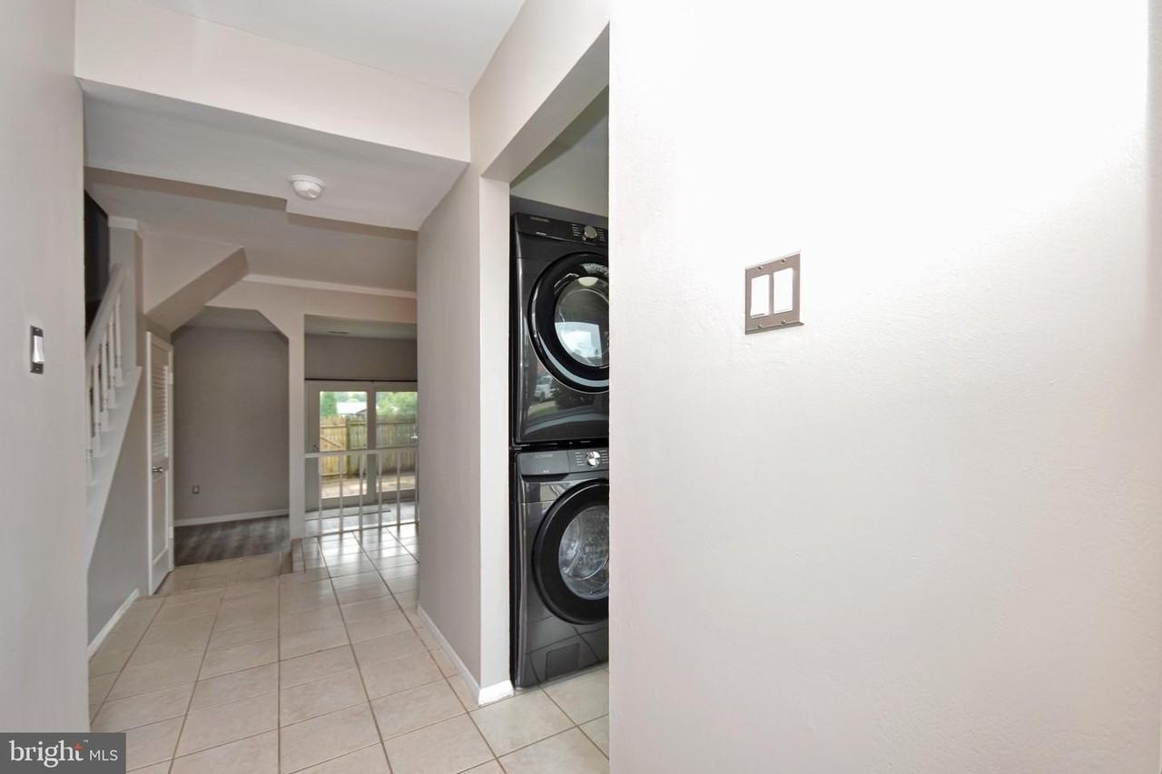 8853 Teakwood Ct - Photo 4 of 42