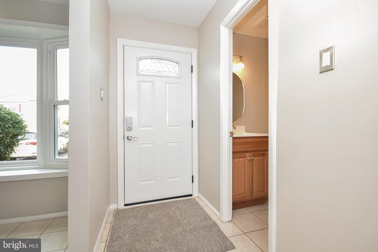 8853 Teakwood Ct - Photo 5 of 42