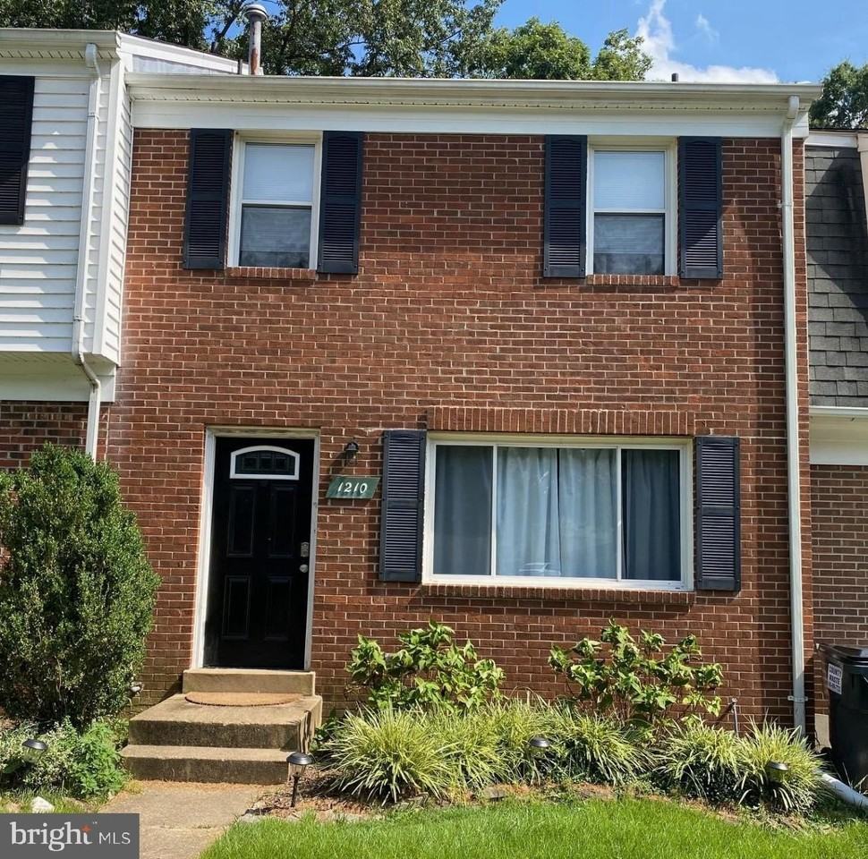 1210 Thomas Jefferson Pl
