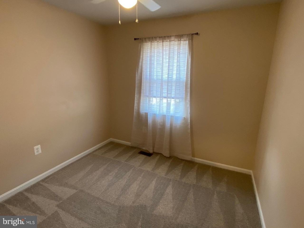 1210 Thomas Jefferson Pl - Photo 6 of 11