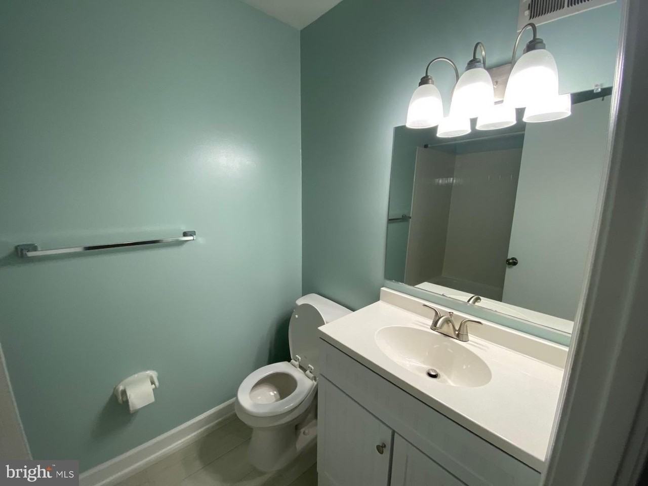 1210 Thomas Jefferson Pl - Photo 7 of 11