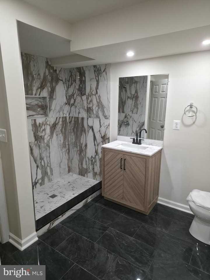 407 Apricot St - Photo 3 of 4
