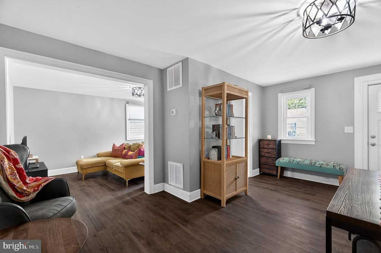 621 Patterson Ave - Photo 5 of 24