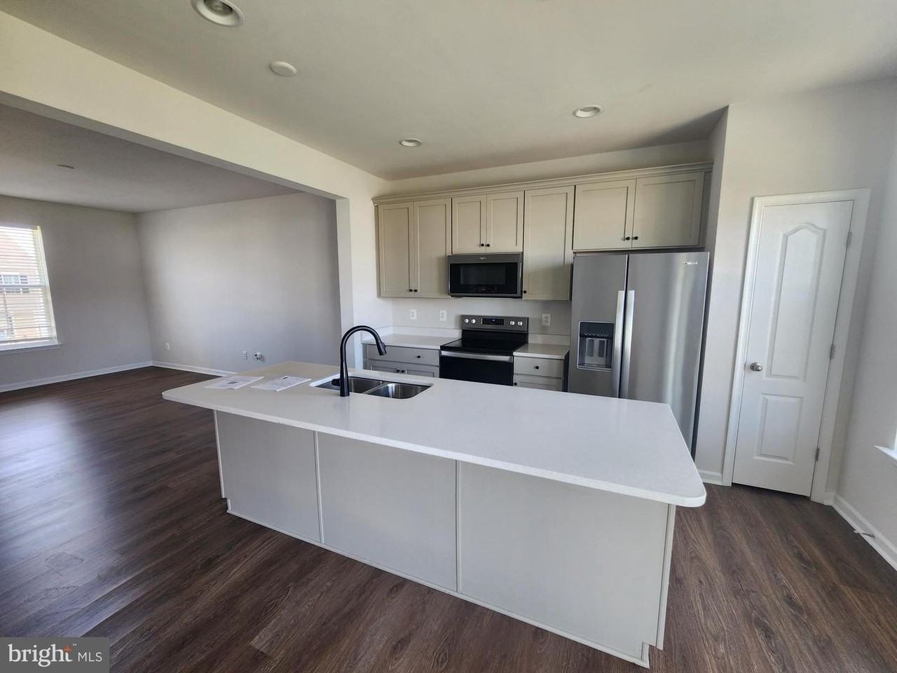 26 Kirby Ct - Photo 4 of 20
