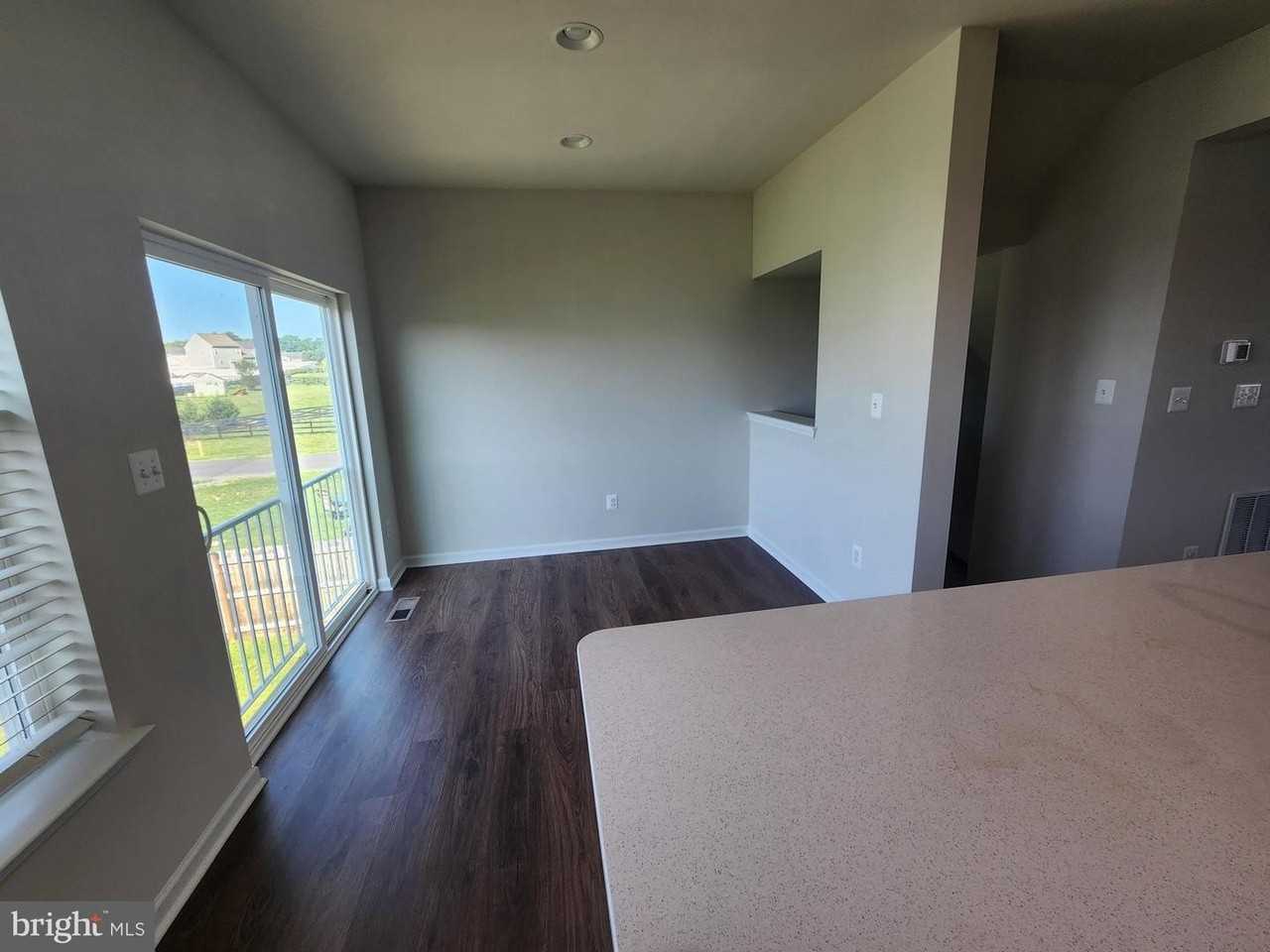 26 Kirby Ct - Photo 5 of 20
