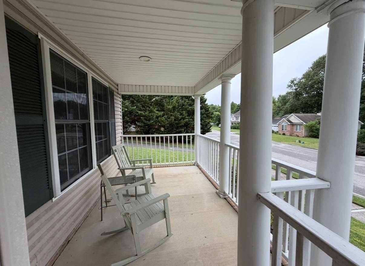 1410 Ashford Ct - Photo 2 of 27