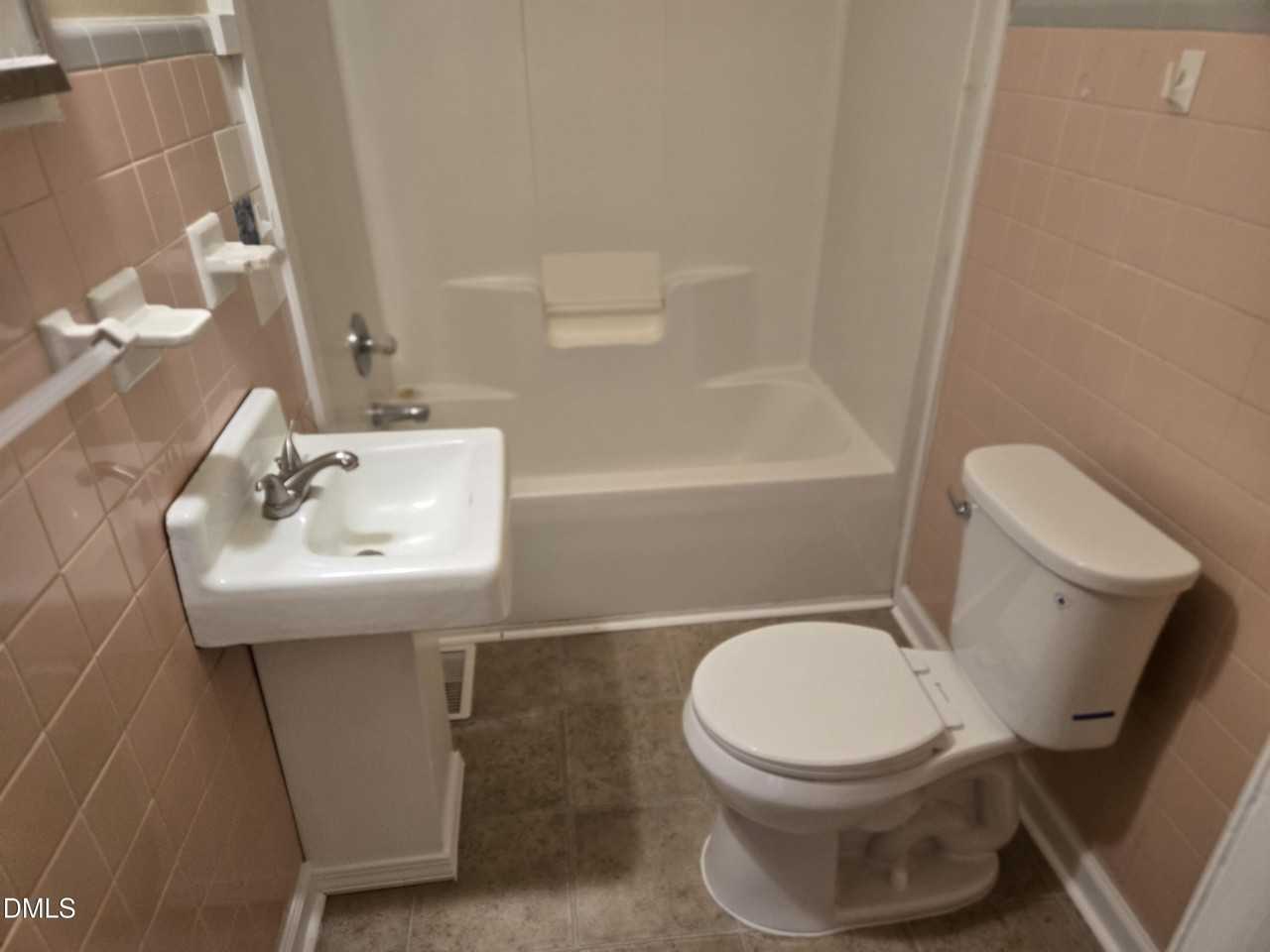 205 N Smithfield Rd - Photo 7 of 14