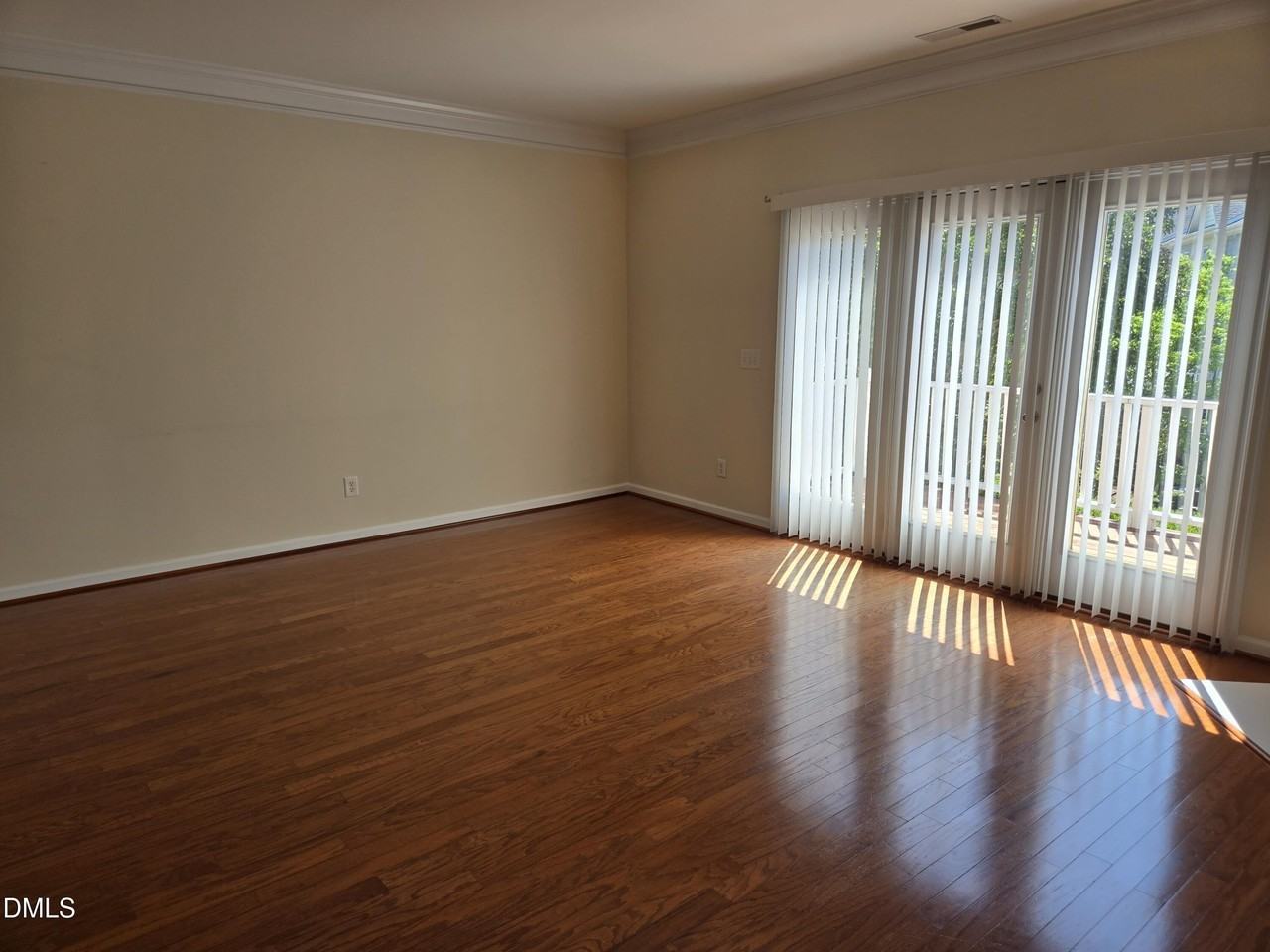 329 Kinellan Ln - Photo 4 of 27