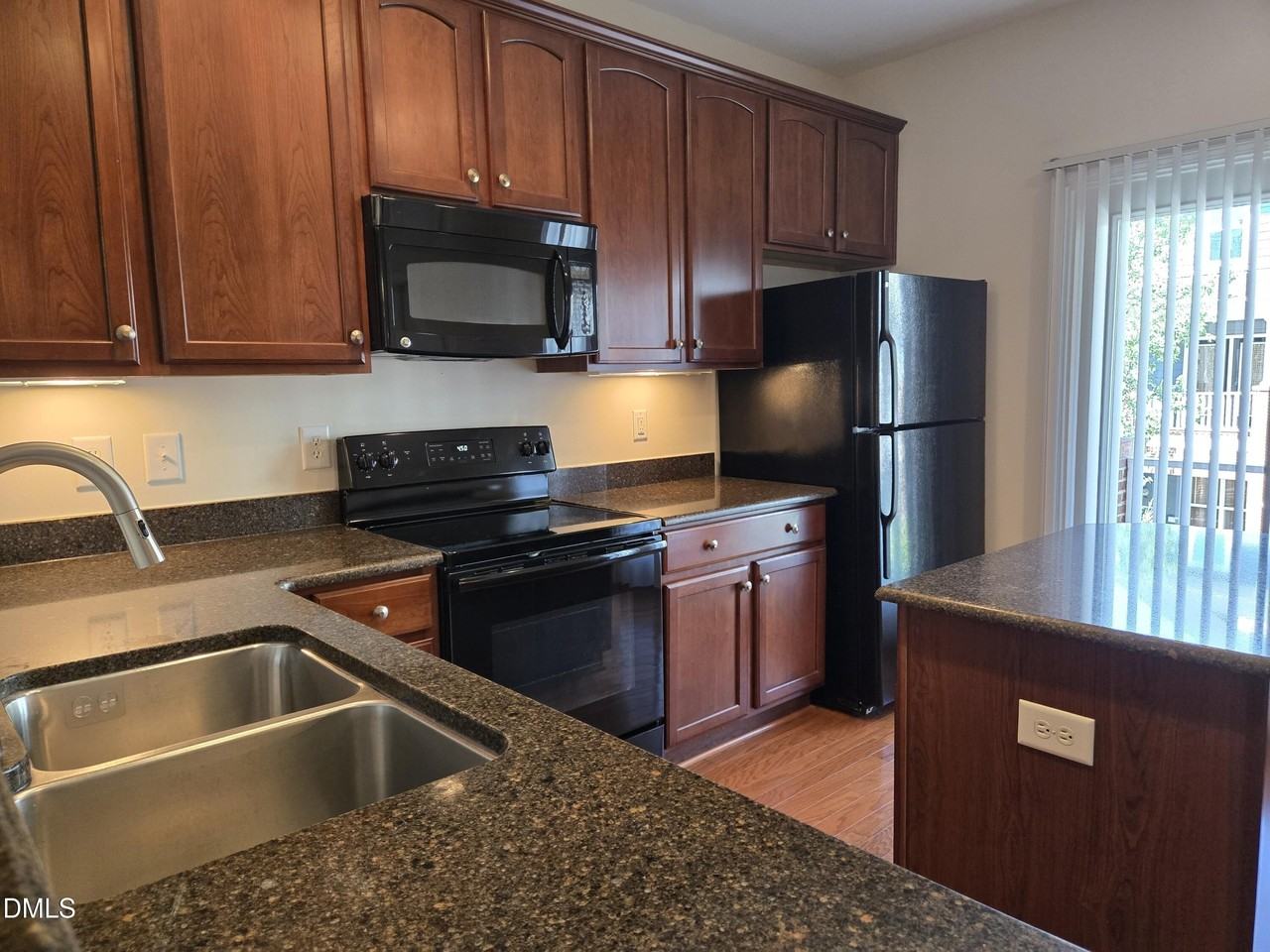 329 Kinellan Ln - Photo 6 of 27