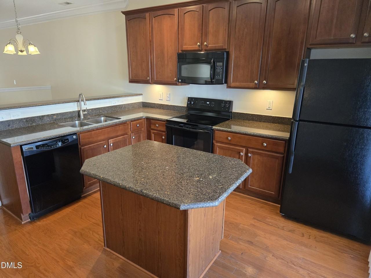 329 Kinellan Ln - Photo 7 of 27