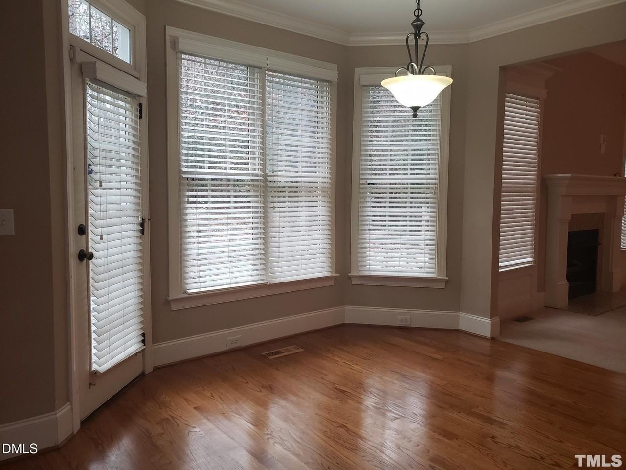 381 Carolina Oaks Ave - Photo 5 of 16