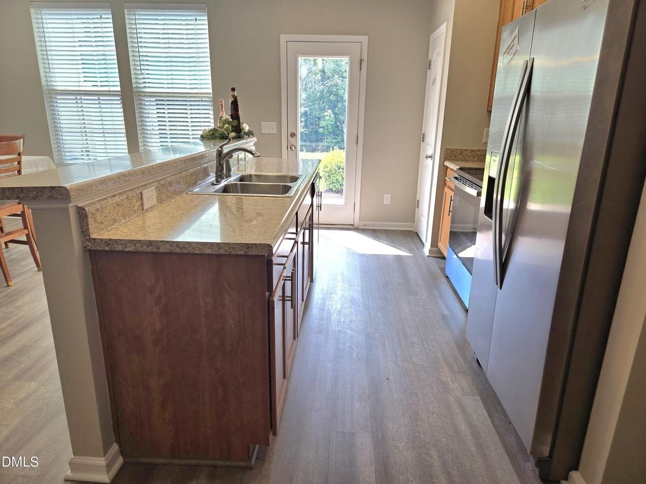 72 E Grove Point Dr - Photo 3 of 17