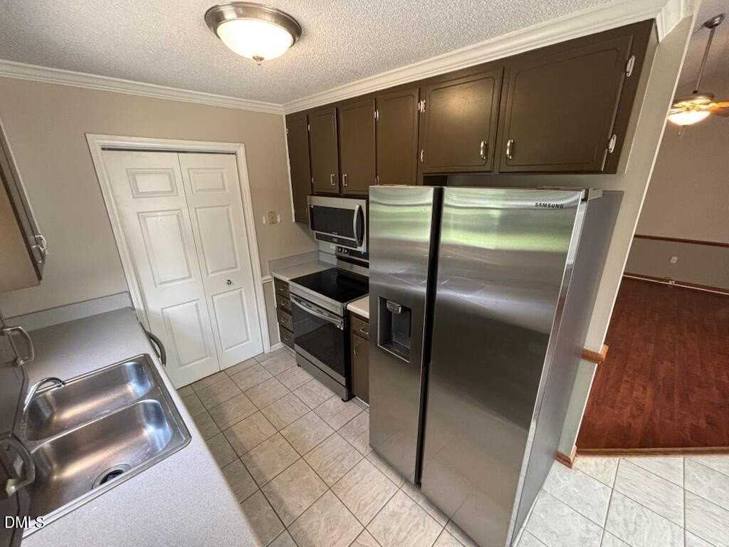 2325 Stephanie Ln - Photo 6 of 20
