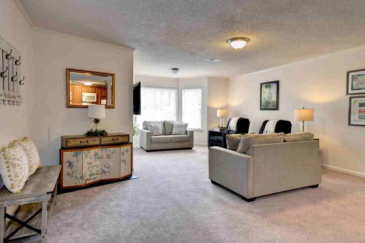 109 Stratford Dr - Photo 4 of 24
