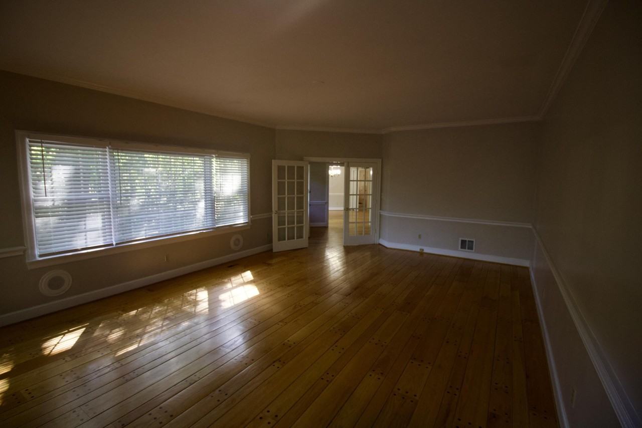 1502 Electric Rd - Photo 3 of 28