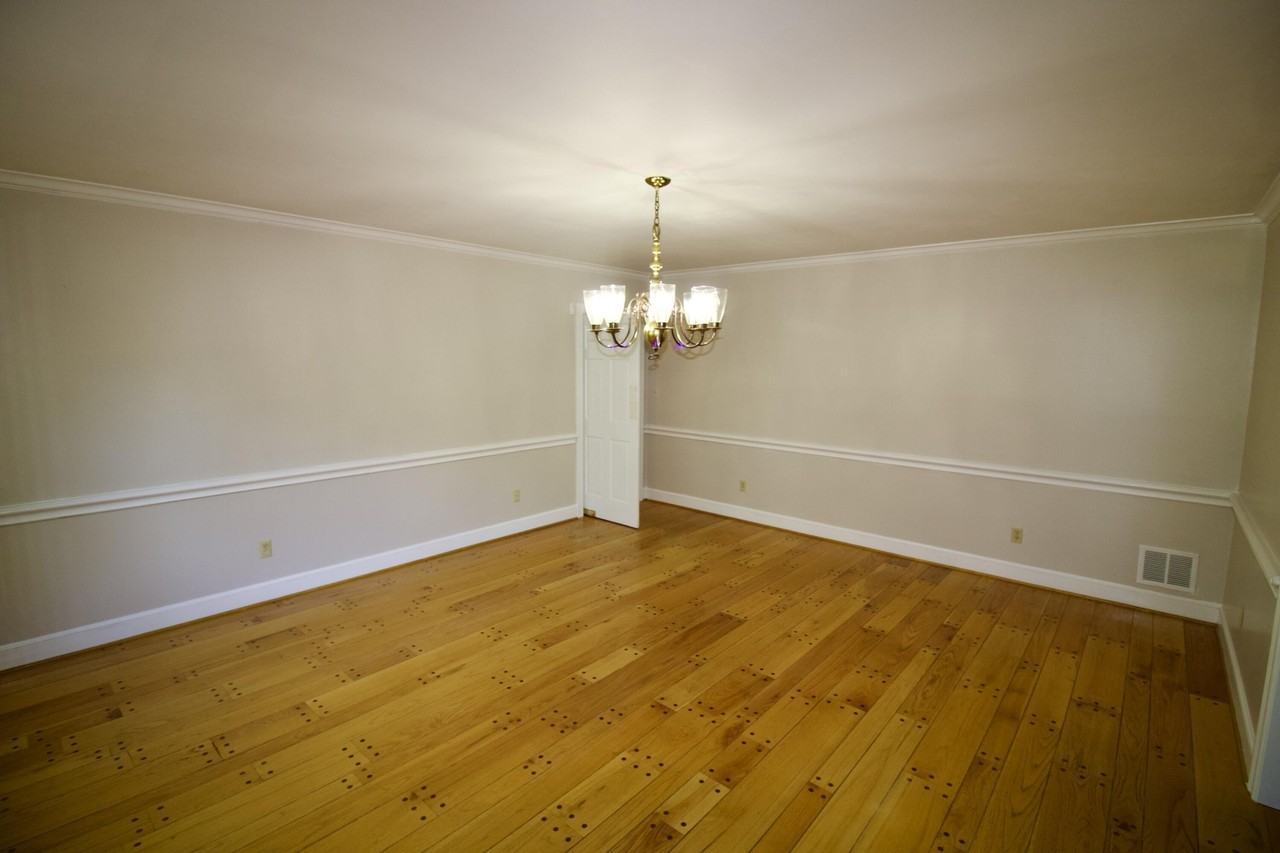 1502 Electric Rd - Photo 6 of 28