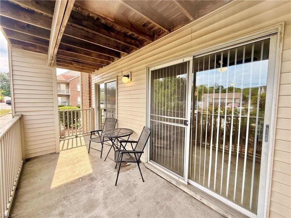 512 Thorncliff Dr - Photo 3 of 18