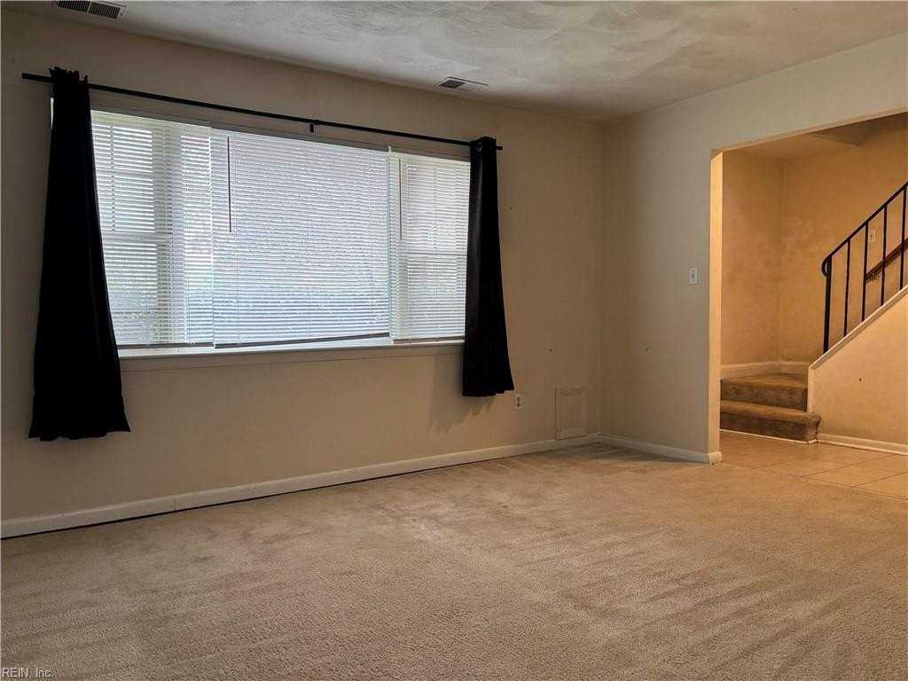 441 Woodlake Rd - Photo 4 of 27