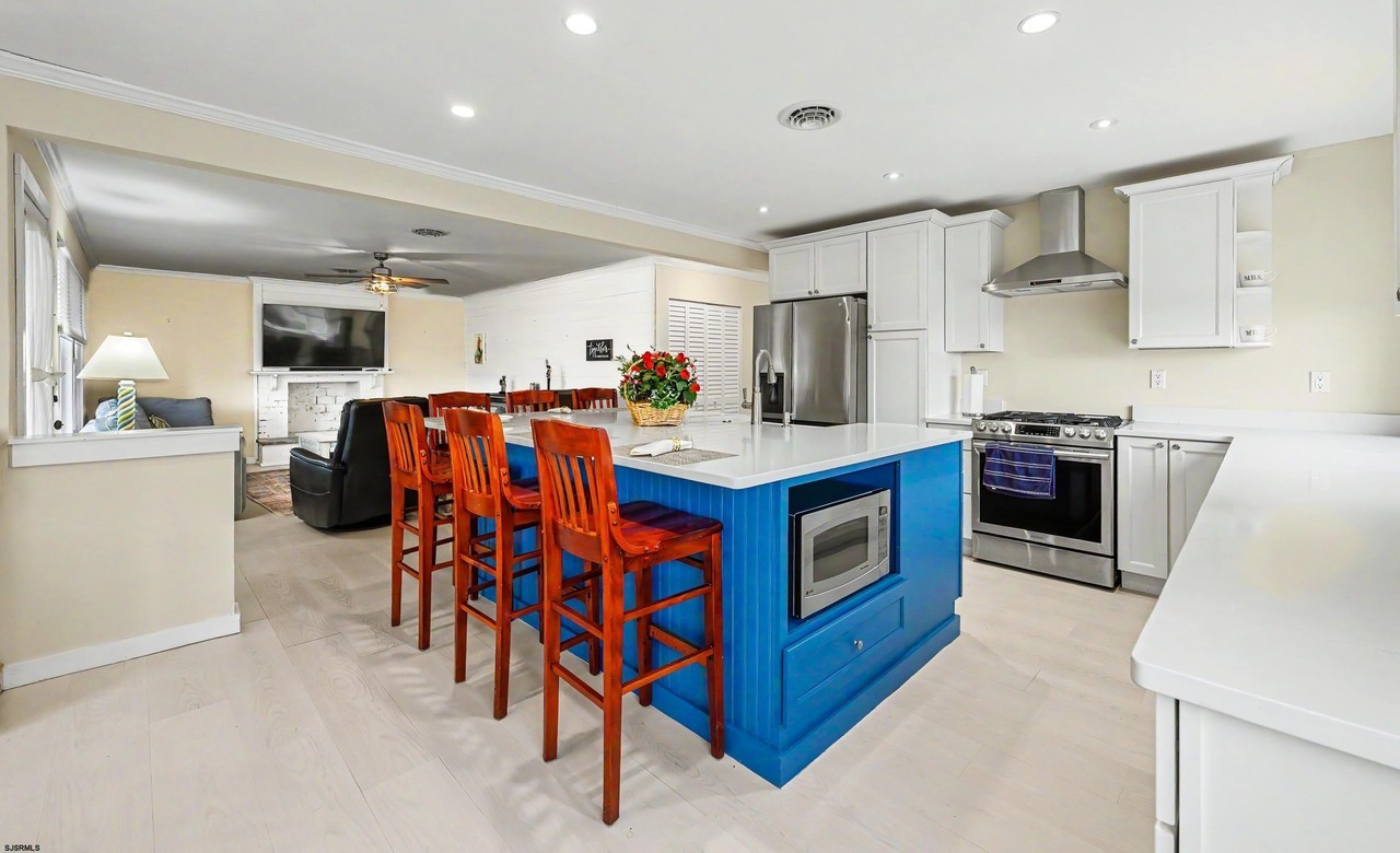 228 N 34th Ave - Photo 6 of 33