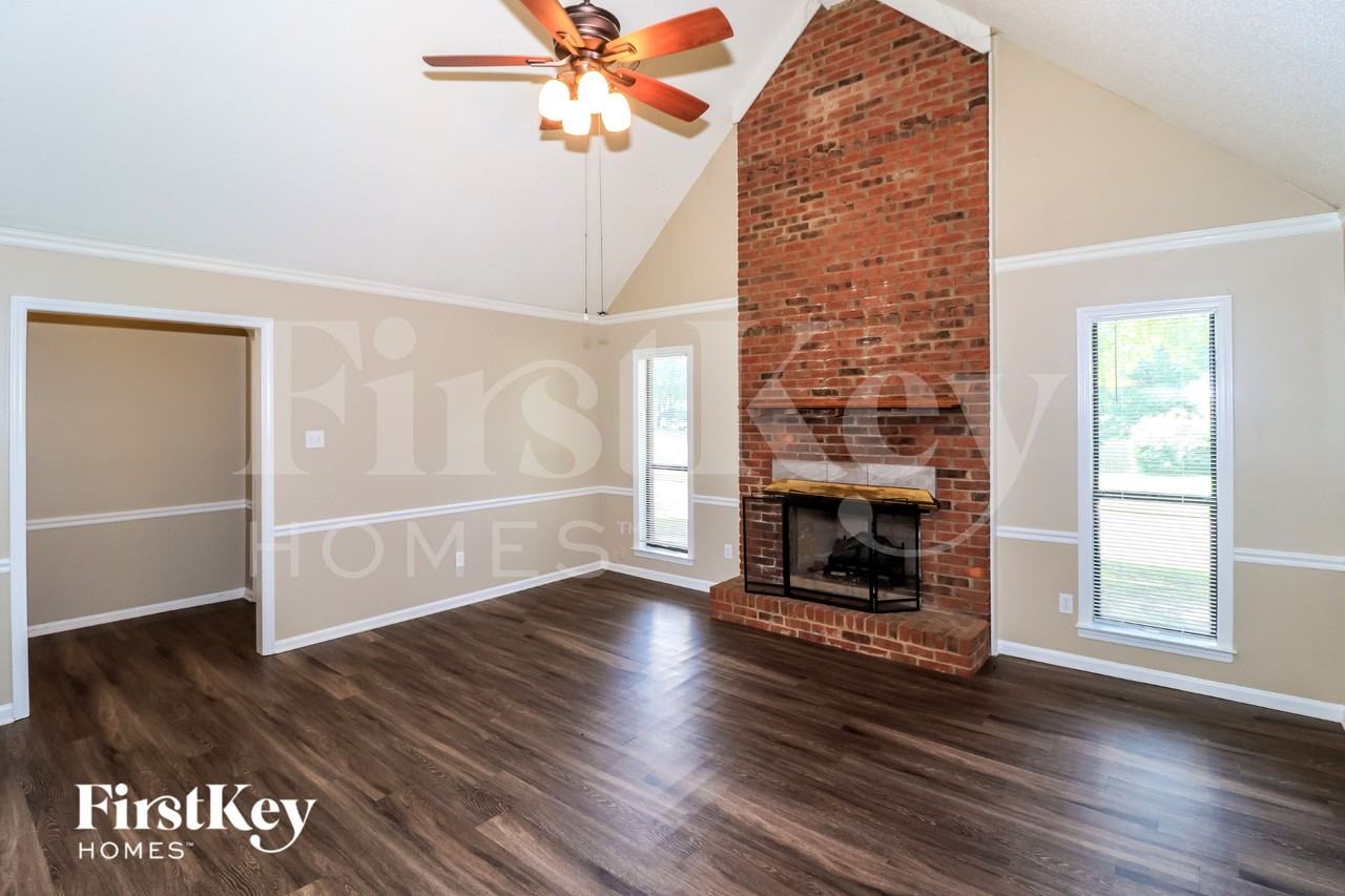 970 Hawkview Dr - Photo 3 of 15