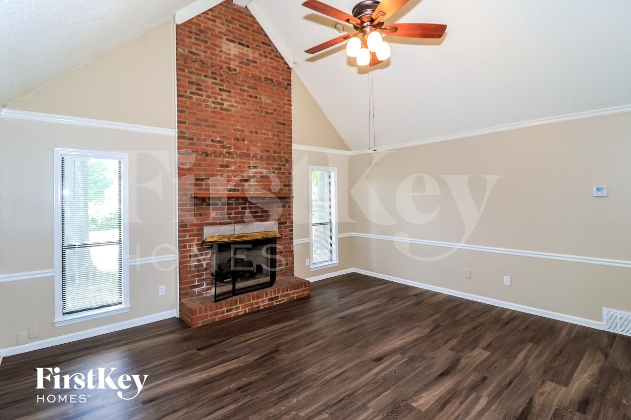 970 Hawkview Dr - Photo 4 of 15
