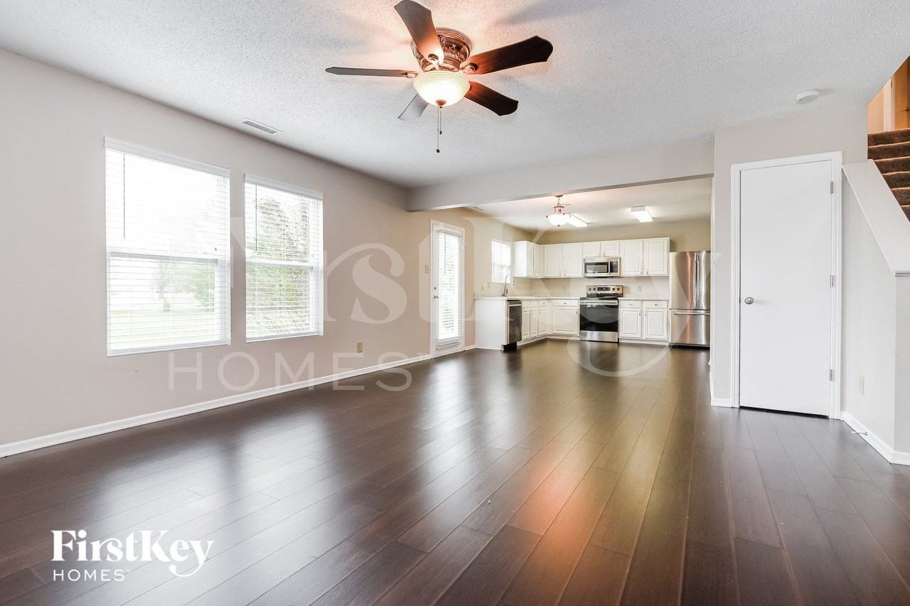 961 Springside Ct - Photo 3 of 15