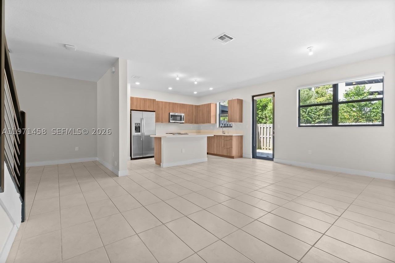 8058 Nw 105th Ct - Photo 6 of 15