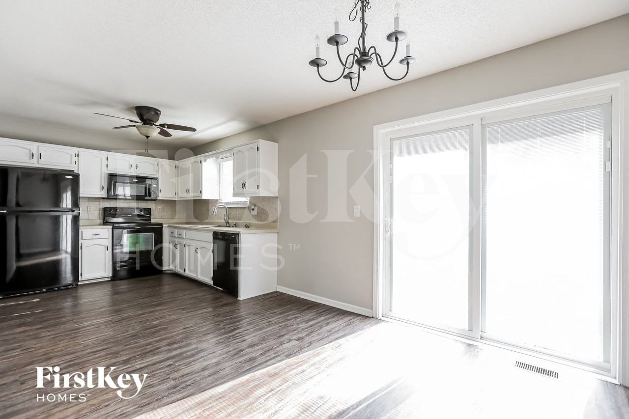 7119 N Shannon Ave - Photo 5 of 15