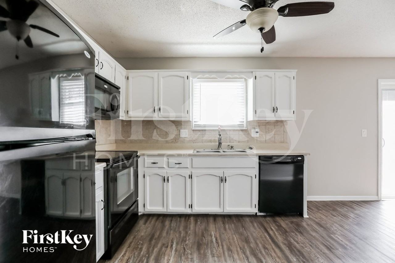 7119 N Shannon Ave - Photo 6 of 15