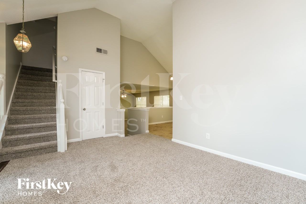 6388 Phillips Ct - Photo 2 of 16