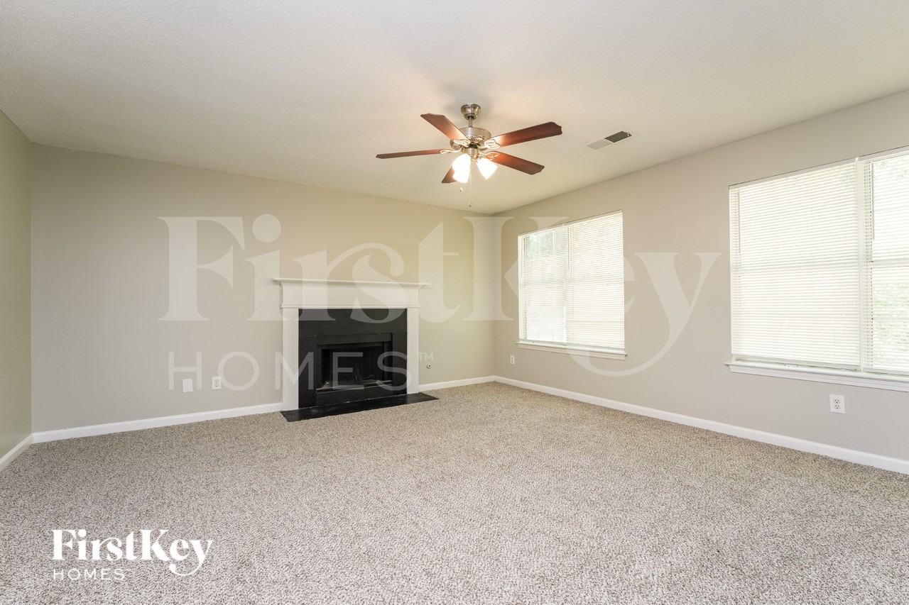 6388 Phillips Ct - Photo 6 of 16