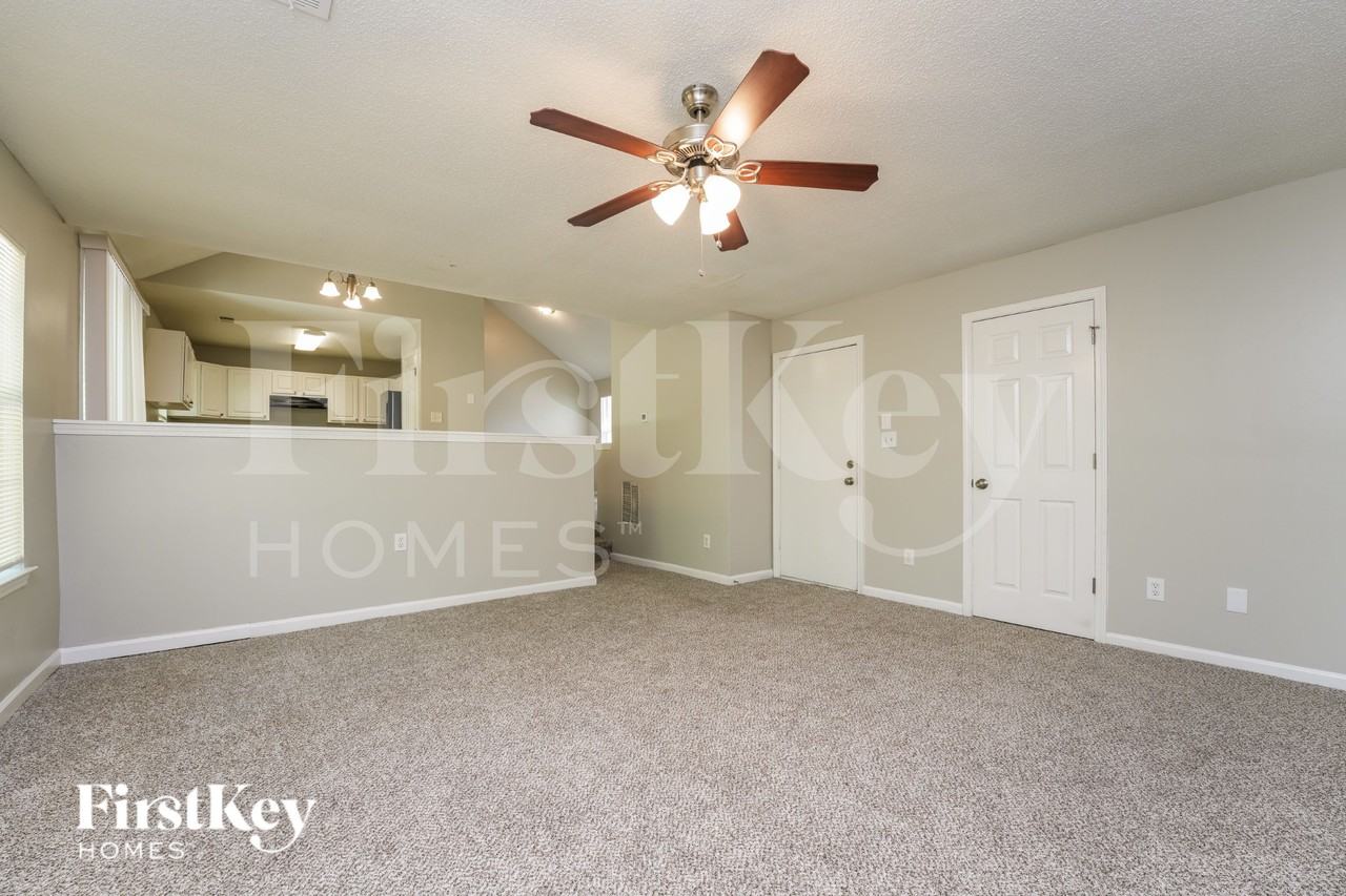 6388 Phillips Ct - Photo 7 of 16